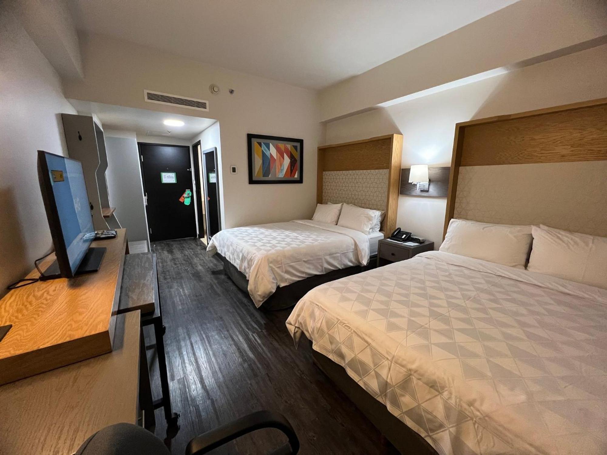 Holiday Inn Uruapan By Ihg Exterior photo