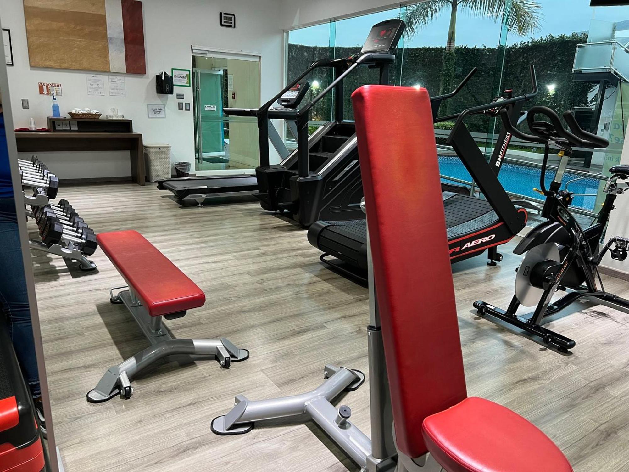 Holiday Inn Uruapan By Ihg Exterior photo