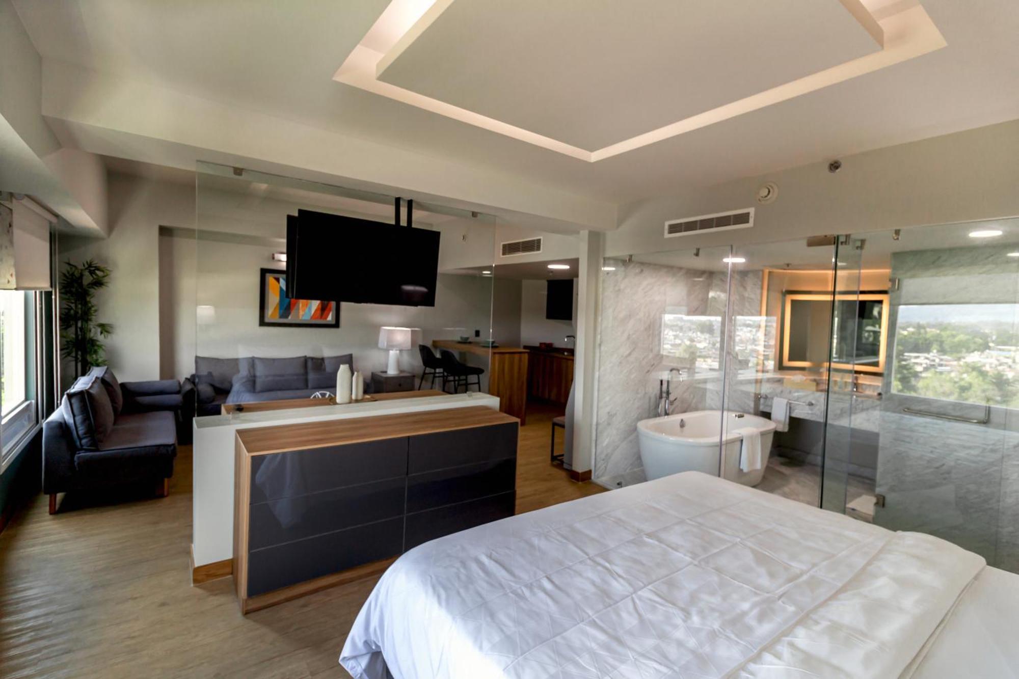 Holiday Inn Uruapan By Ihg Exterior photo