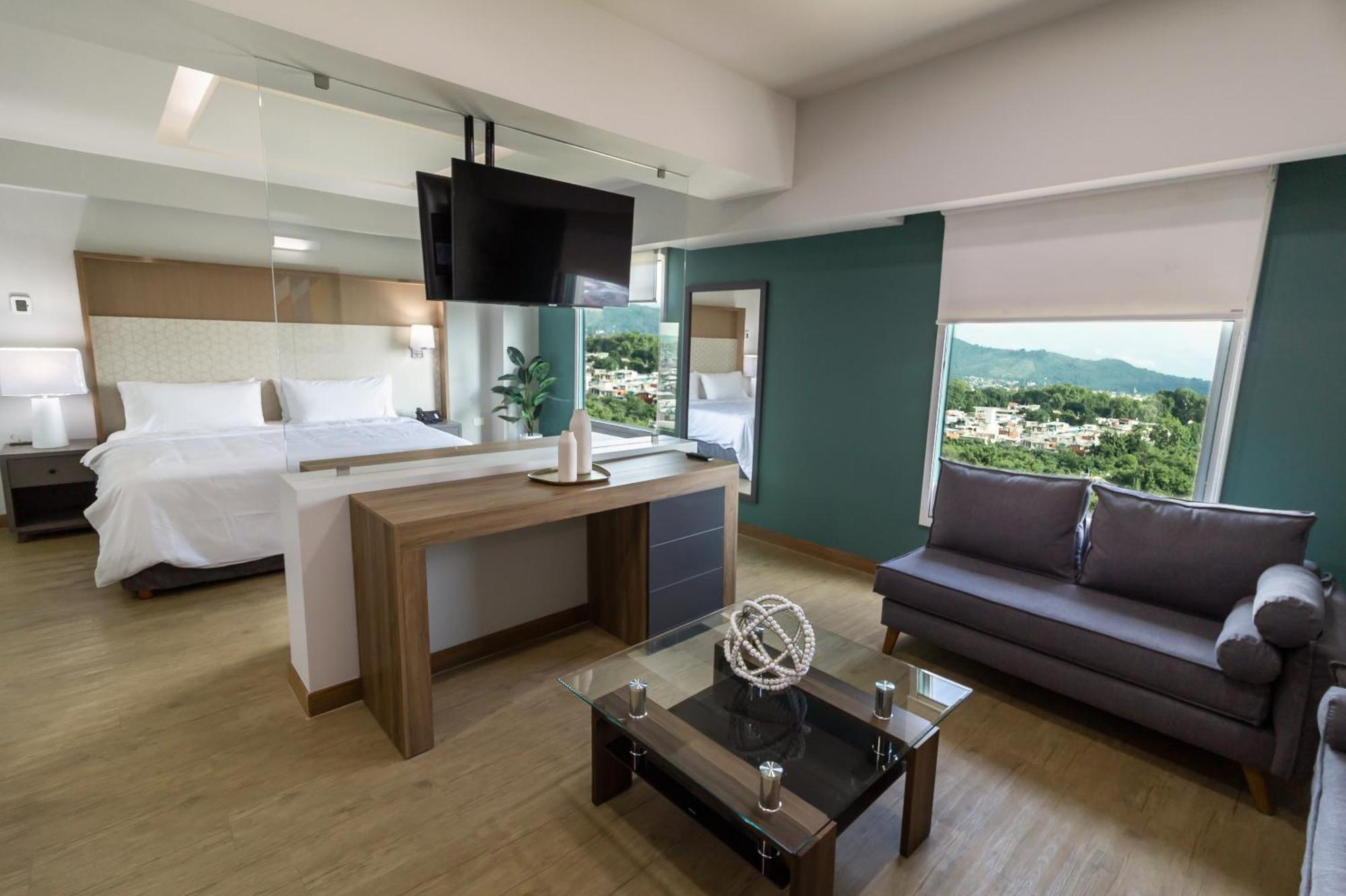 Holiday Inn Uruapan By Ihg Exterior photo