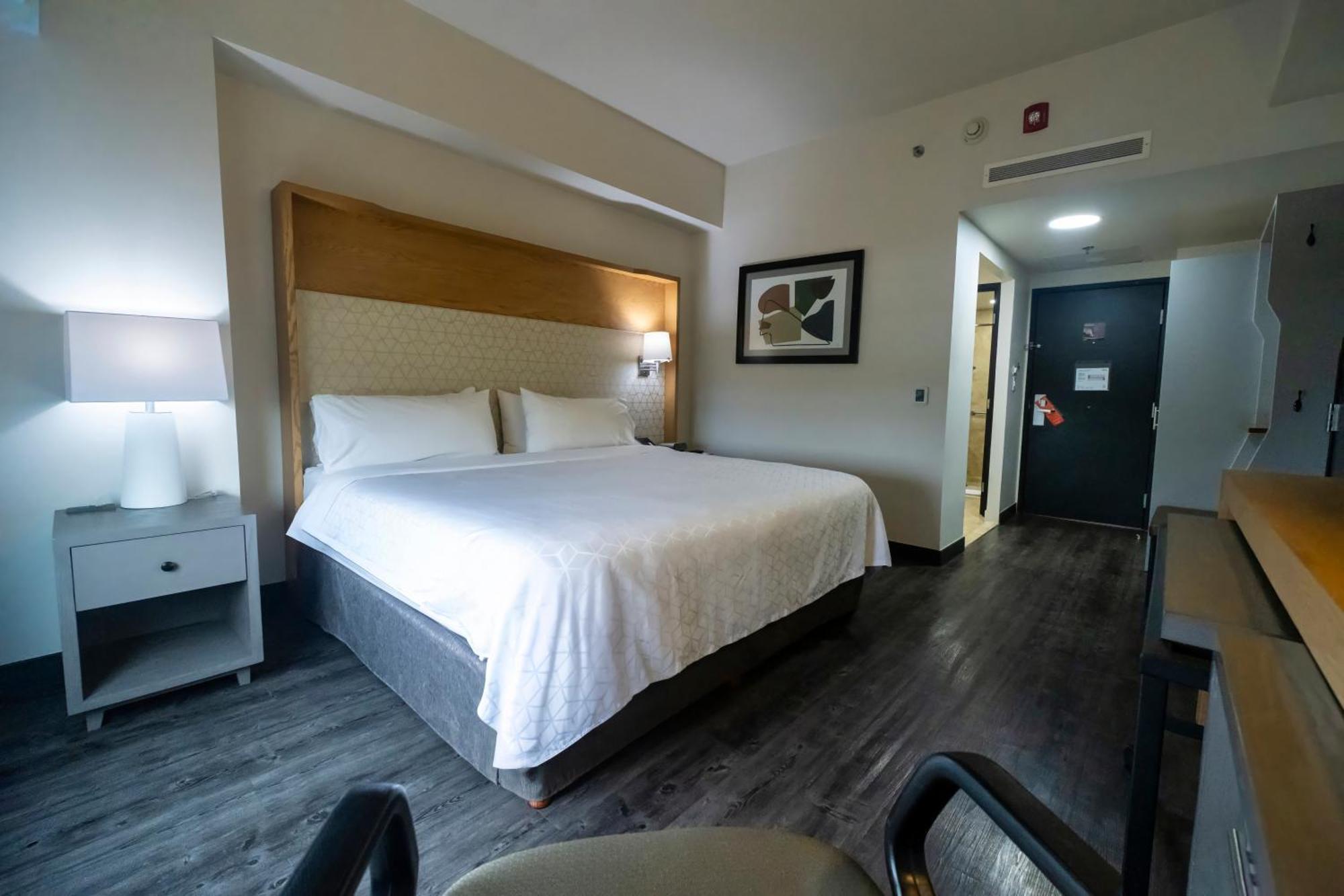 Holiday Inn Uruapan By Ihg Exterior photo