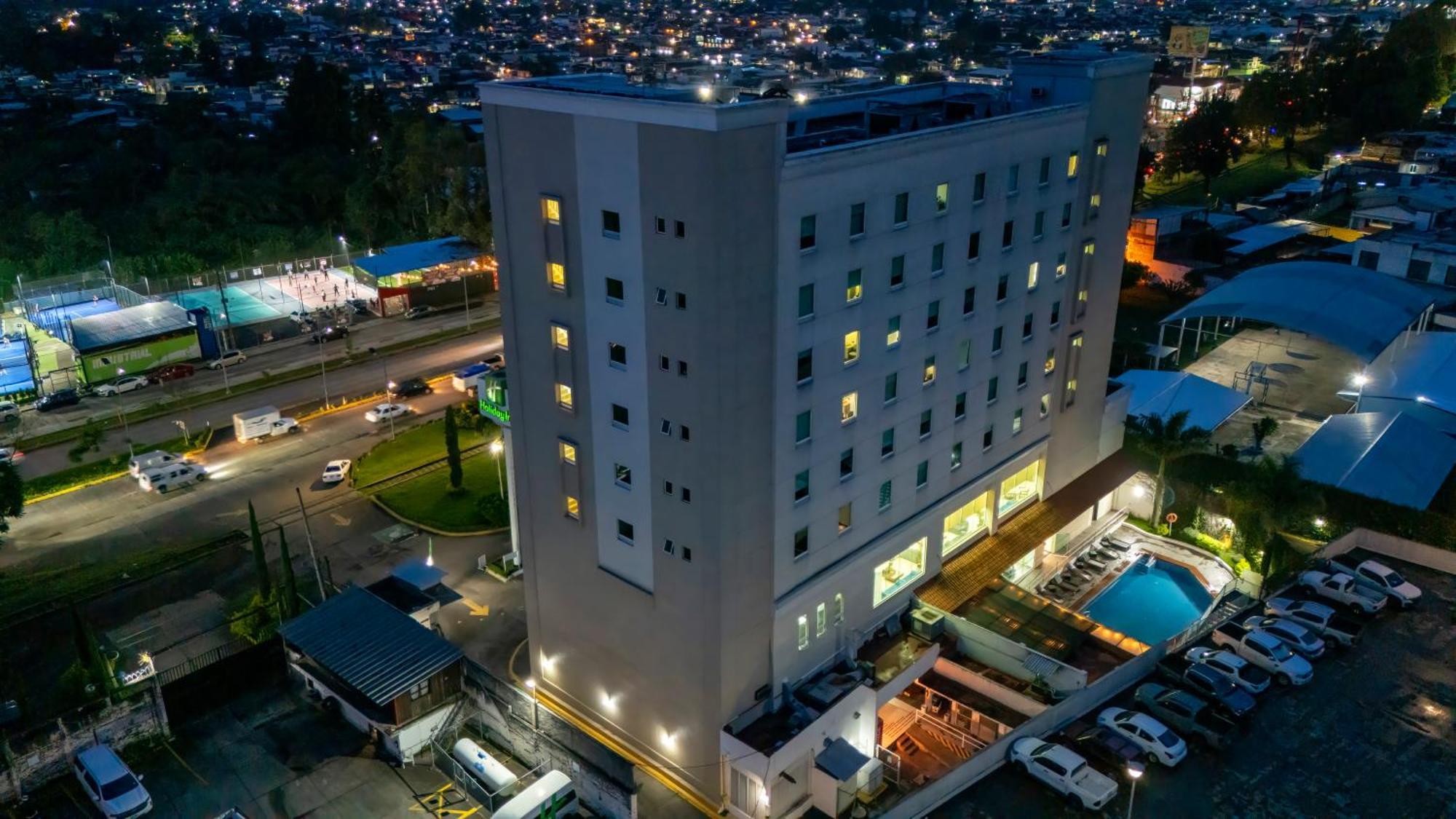 Holiday Inn Uruapan By Ihg Exterior photo