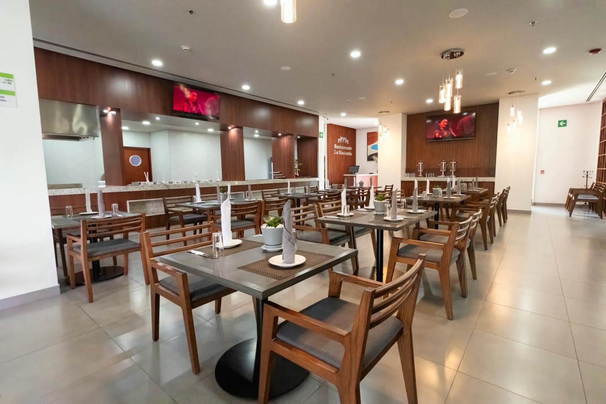 Holiday Inn Uruapan By Ihg Exterior photo