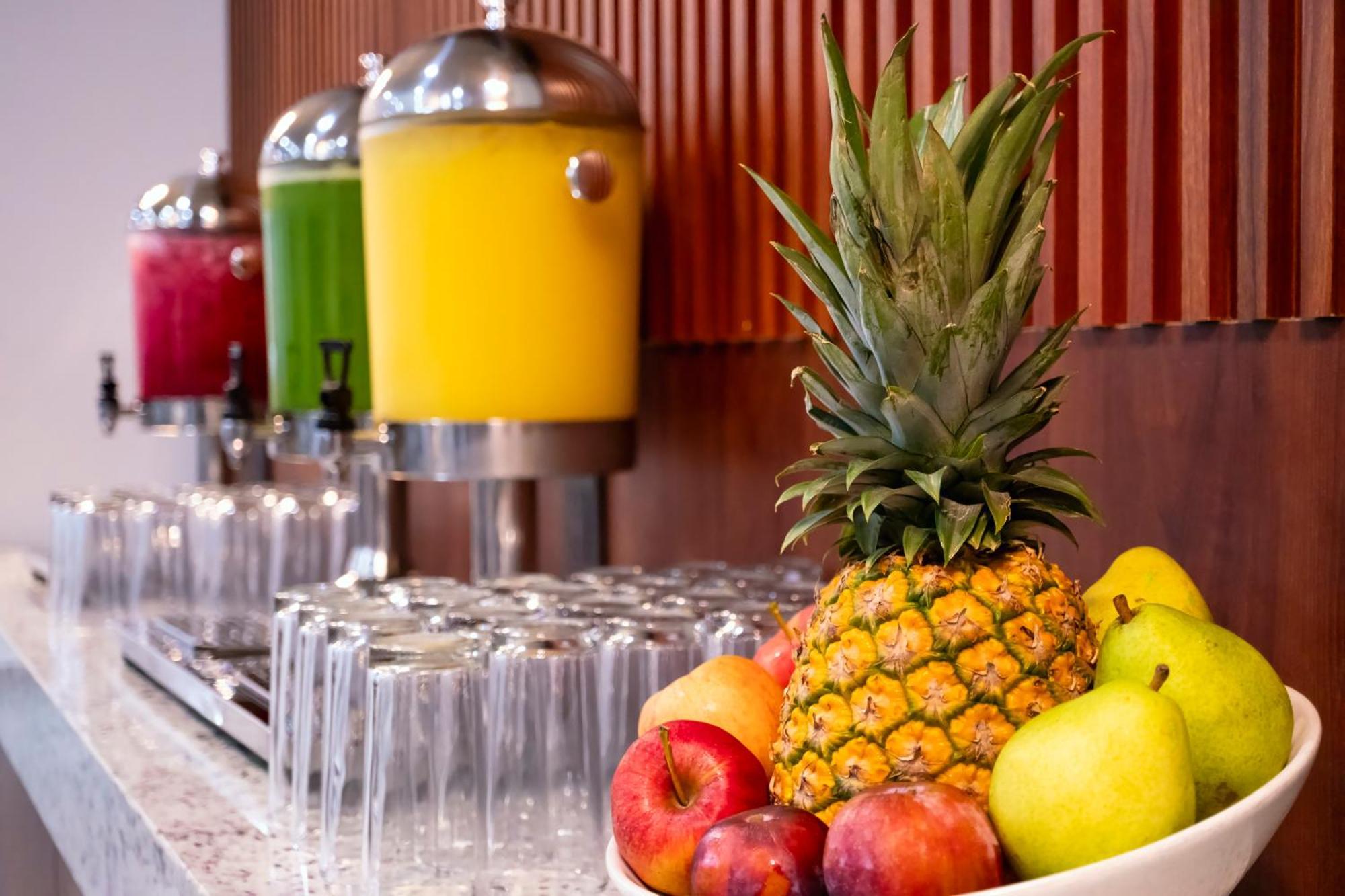 Holiday Inn Uruapan By Ihg Exterior photo