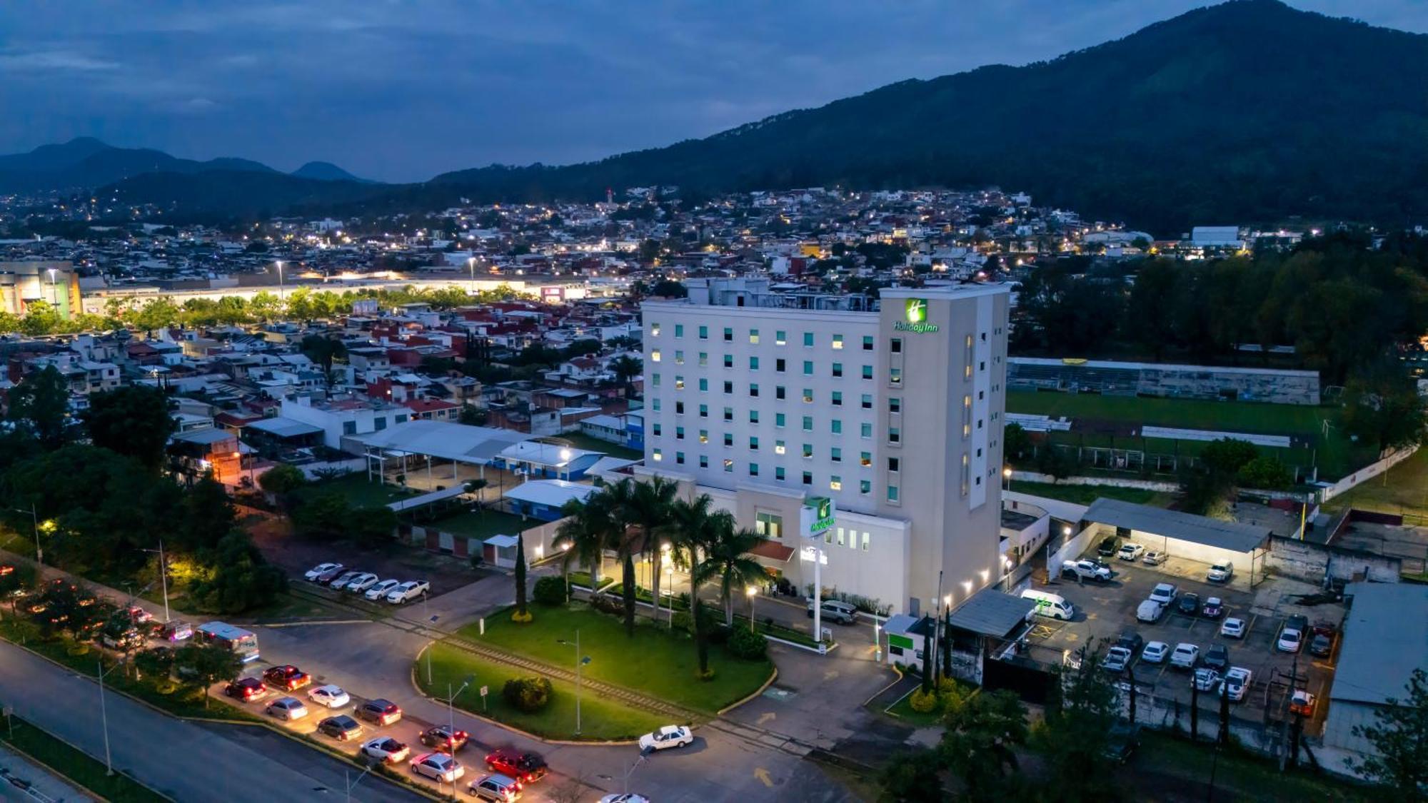 Holiday Inn Uruapan By Ihg Exterior photo