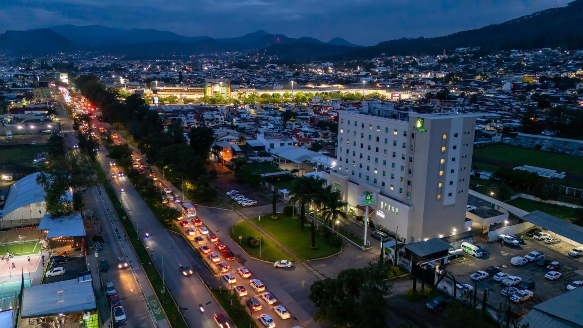 Holiday Inn Uruapan By Ihg Exterior photo