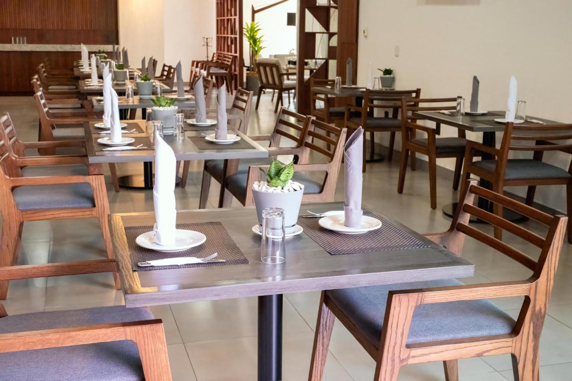 Holiday Inn Uruapan By Ihg Exterior photo
