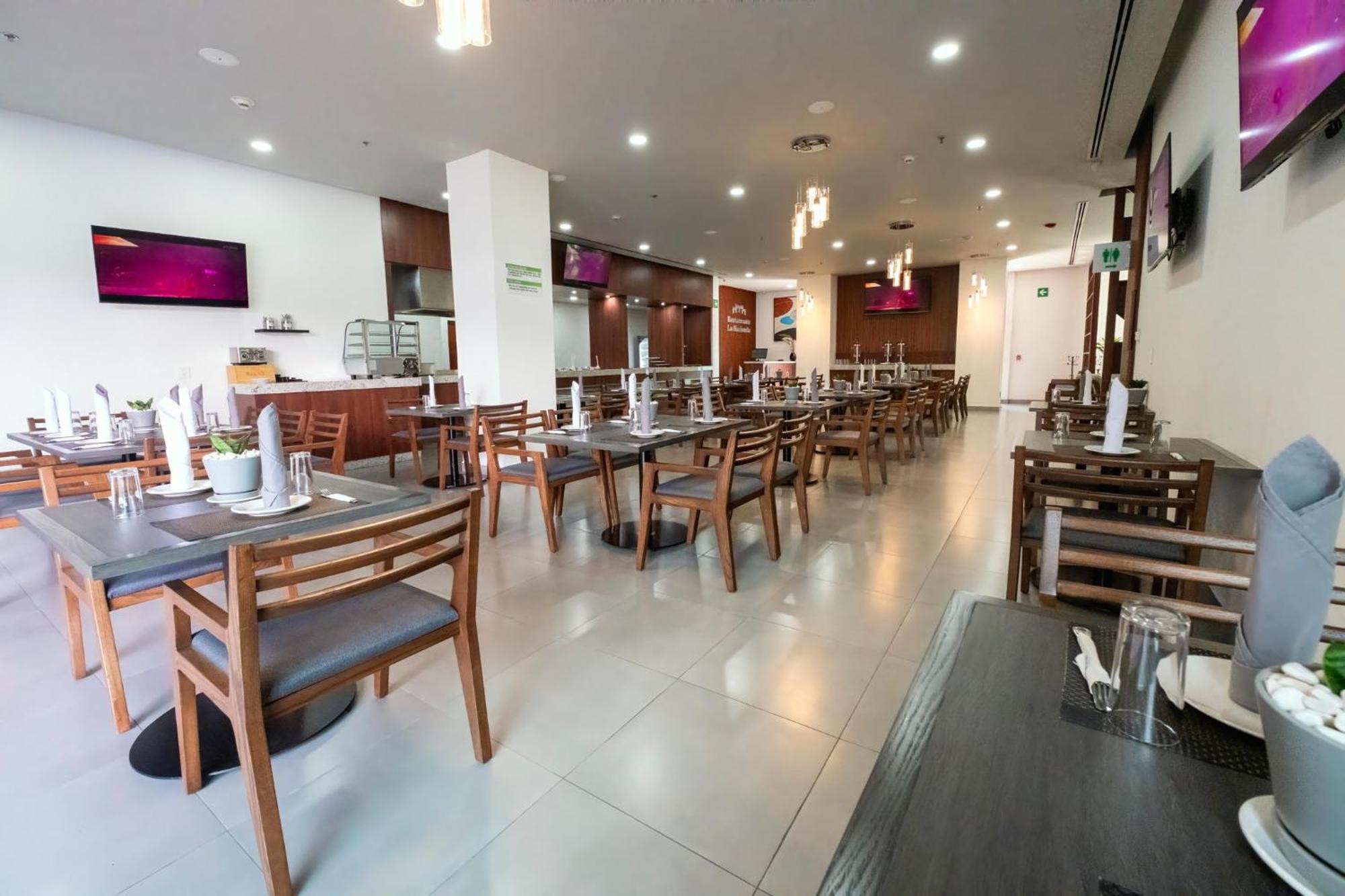 Holiday Inn Uruapan By Ihg Exterior photo
