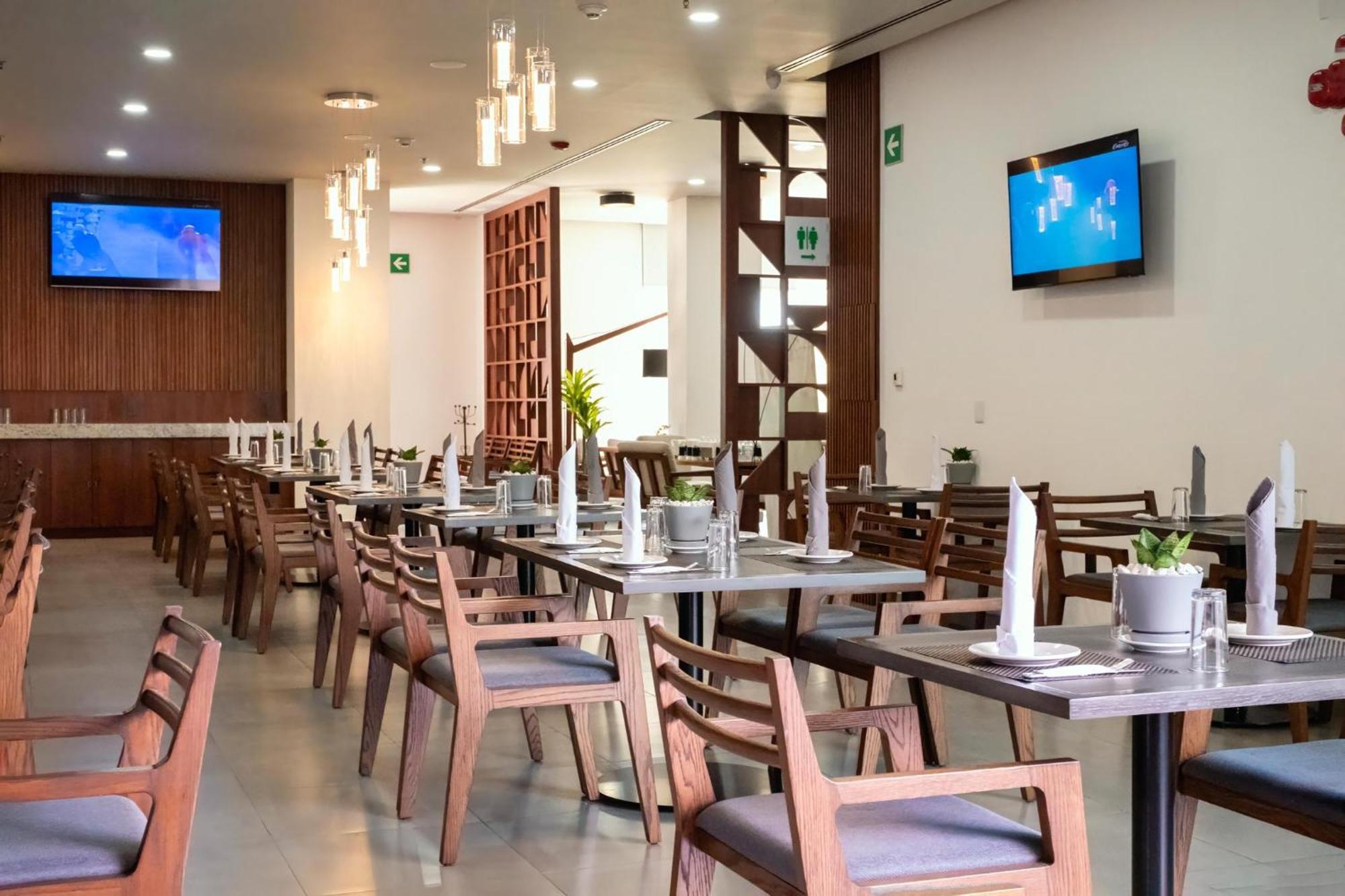 Holiday Inn Uruapan By Ihg Exterior photo