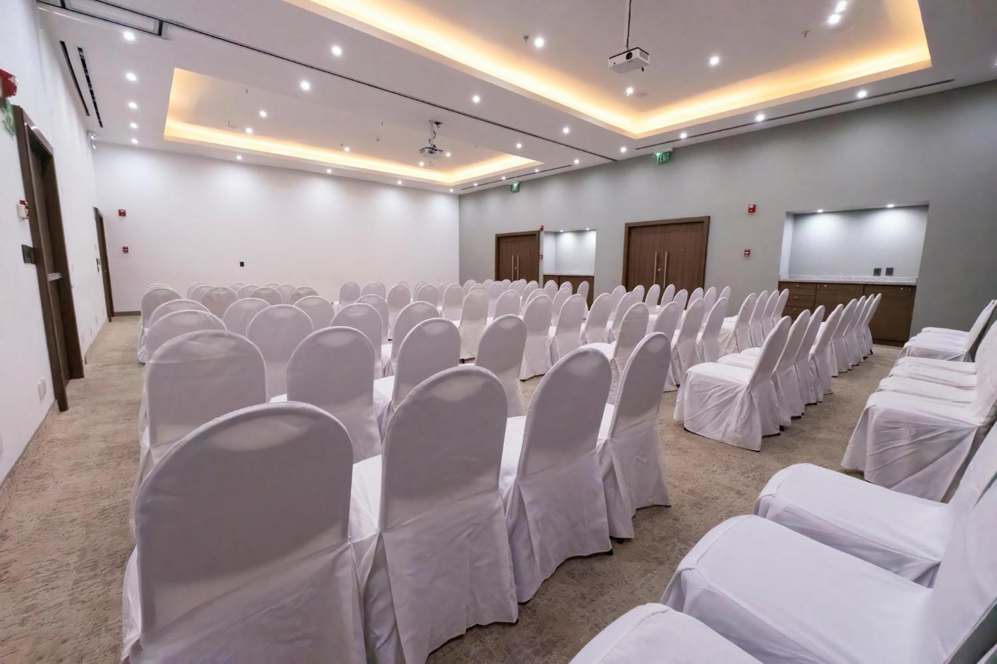 Holiday Inn Uruapan By Ihg Exterior photo