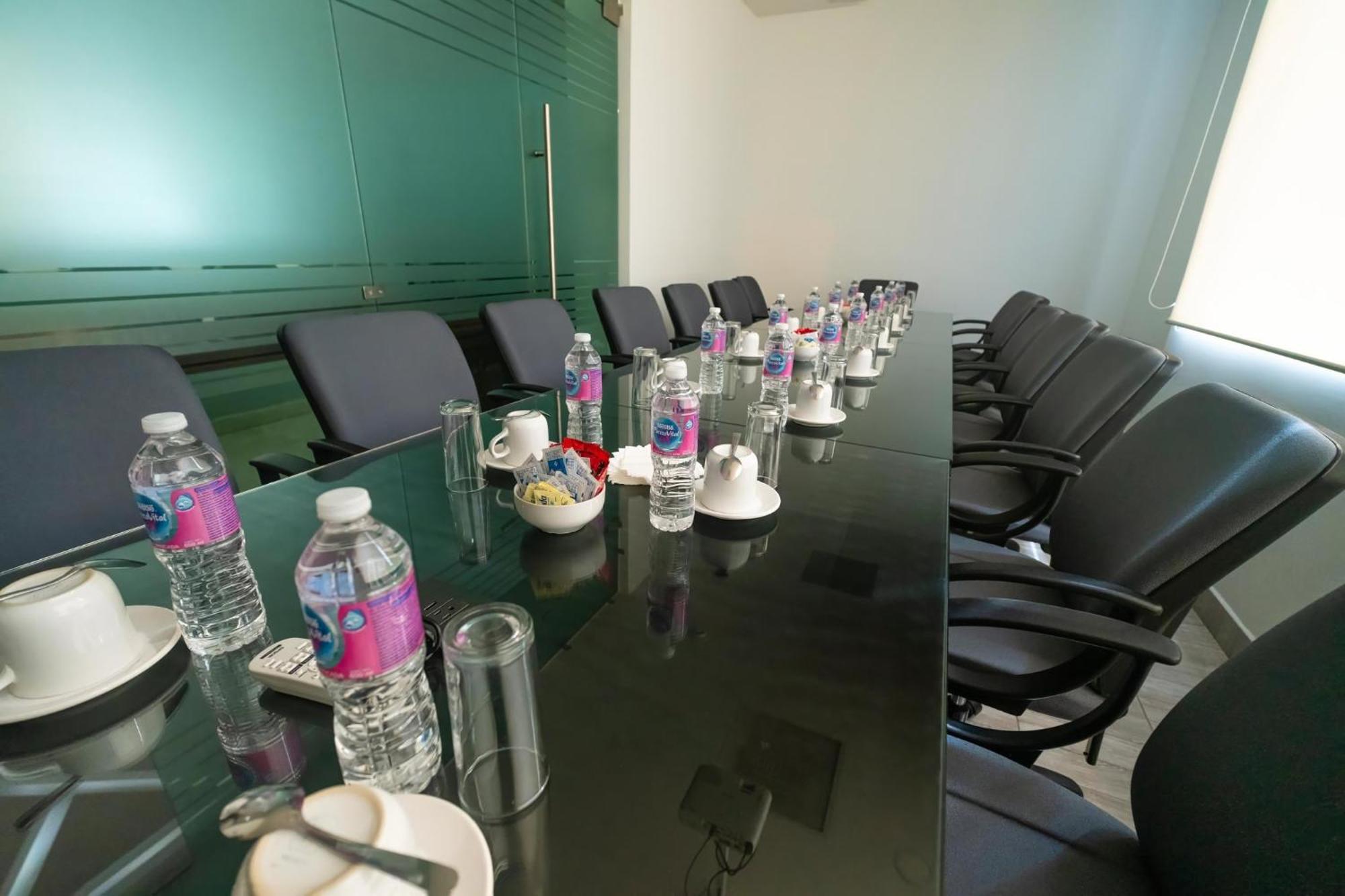 Holiday Inn Uruapan By Ihg Exterior photo