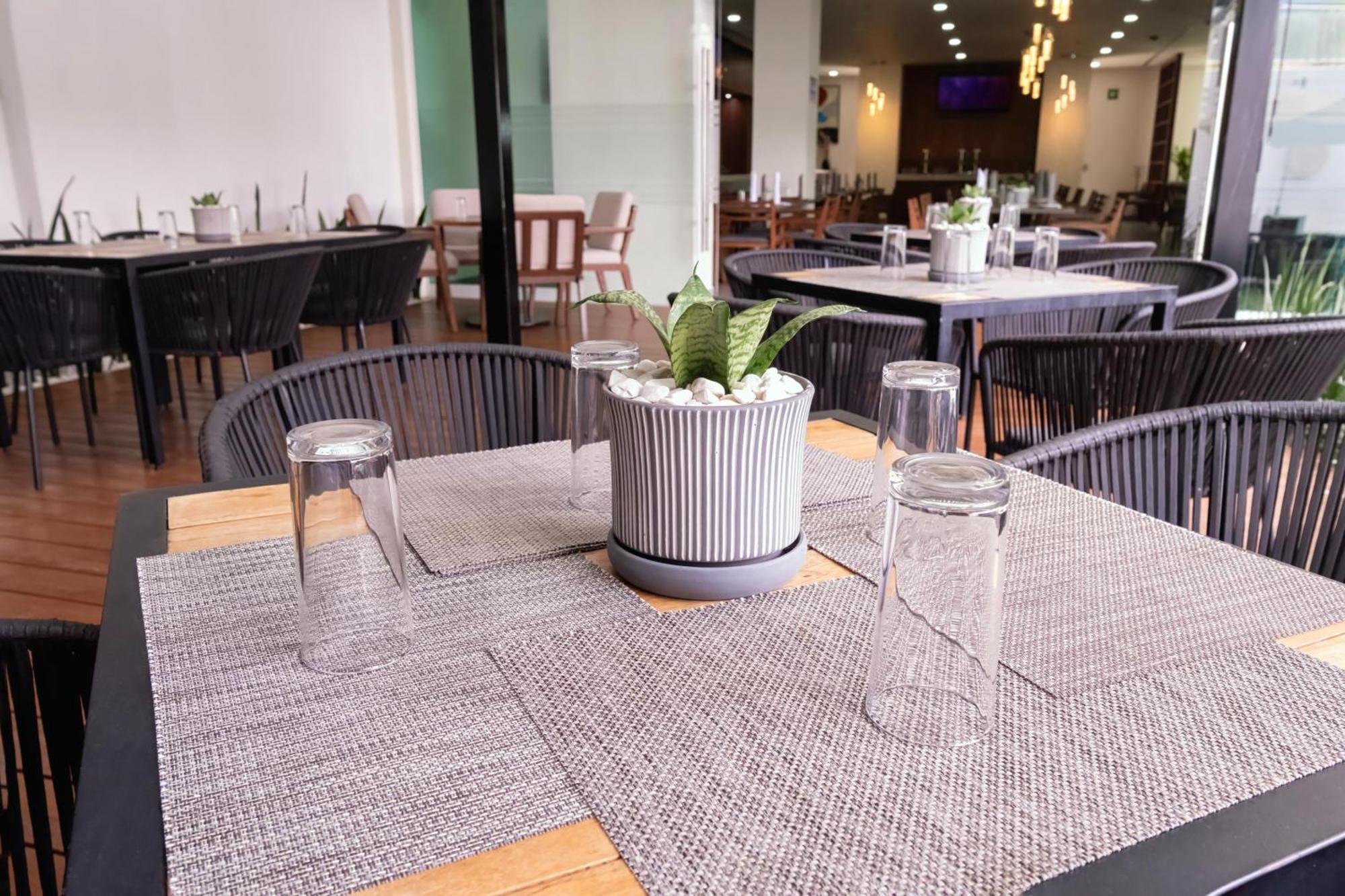 Holiday Inn Uruapan By Ihg Exterior photo