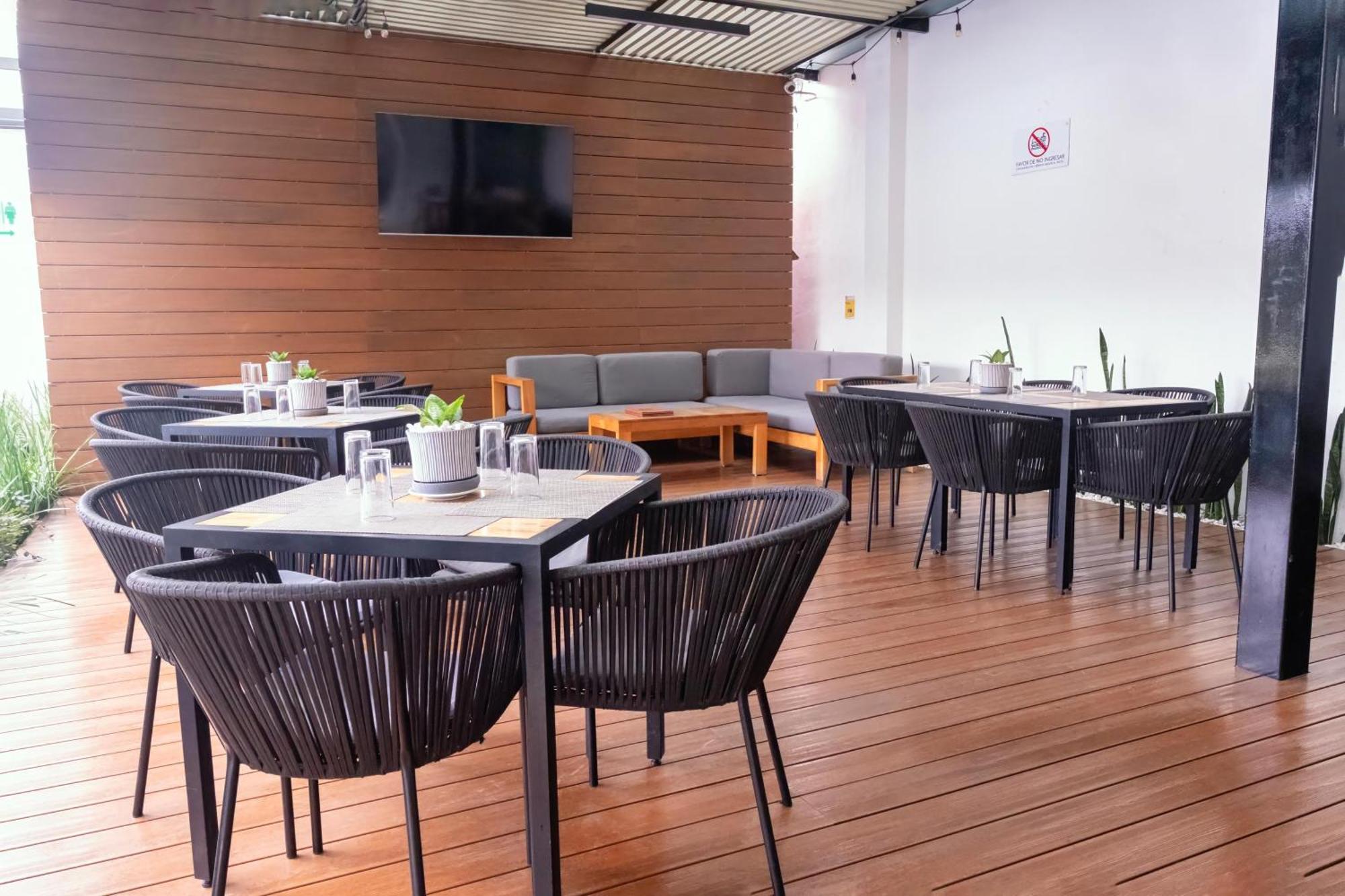 Holiday Inn Uruapan By Ihg Exterior photo